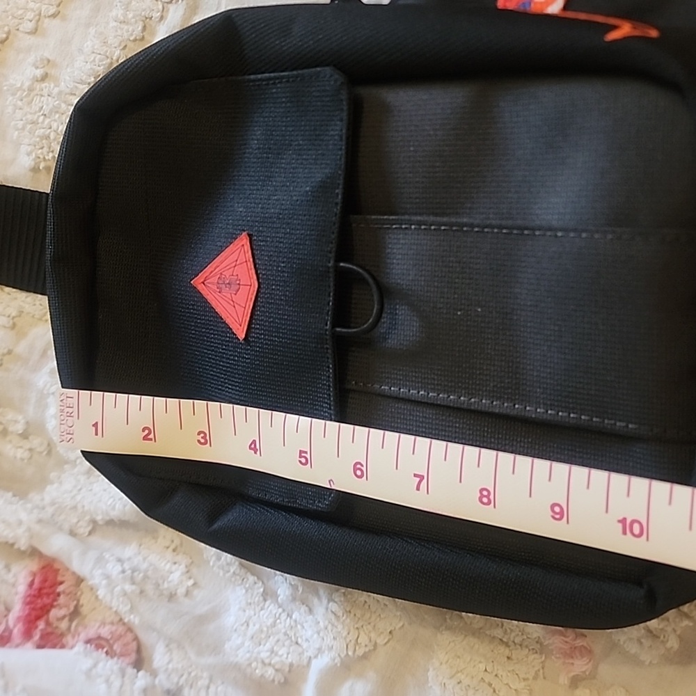Nike Kyrie Crossbody Sling Bag In Black  NWOT - Picture 3 of 6